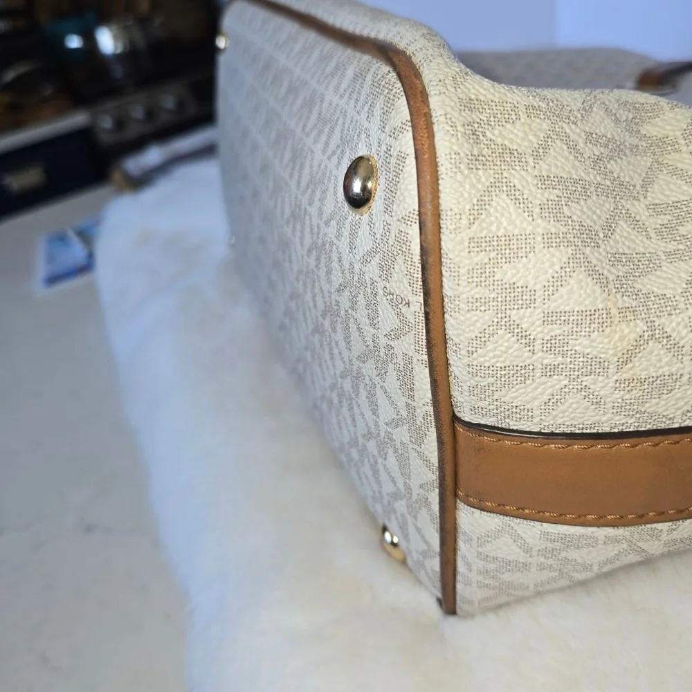 Michael Kors Jet Set Tote Bag Medium White and Brown